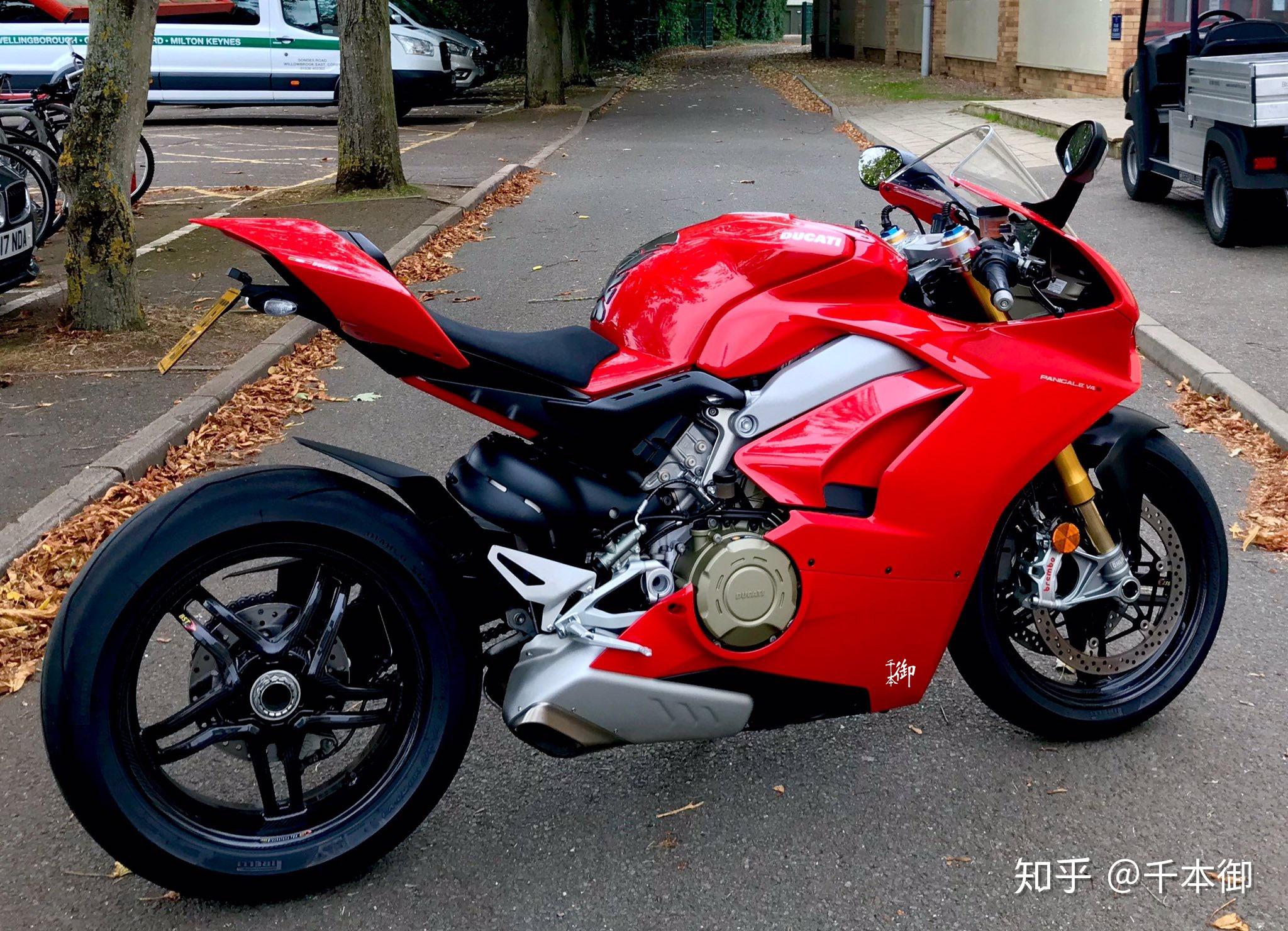 杜卡迪panigale v4 s搭載一款水冷式v型4汽缸引擎,實際排量1103cc,最