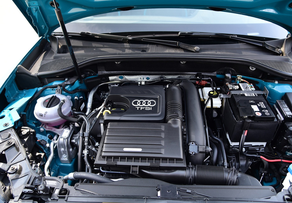 4t涡轮增压发动机,匹配7挡双离合变速箱.