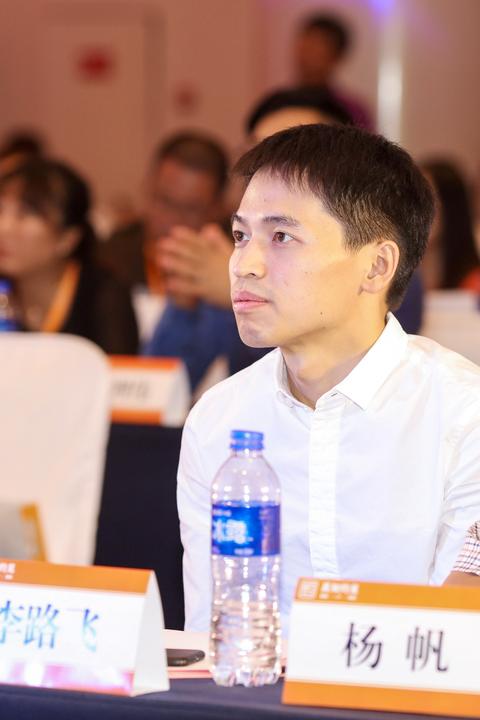 北大李路飞: 不论你在大学读经济学专业,还是在工作中进行经济金融