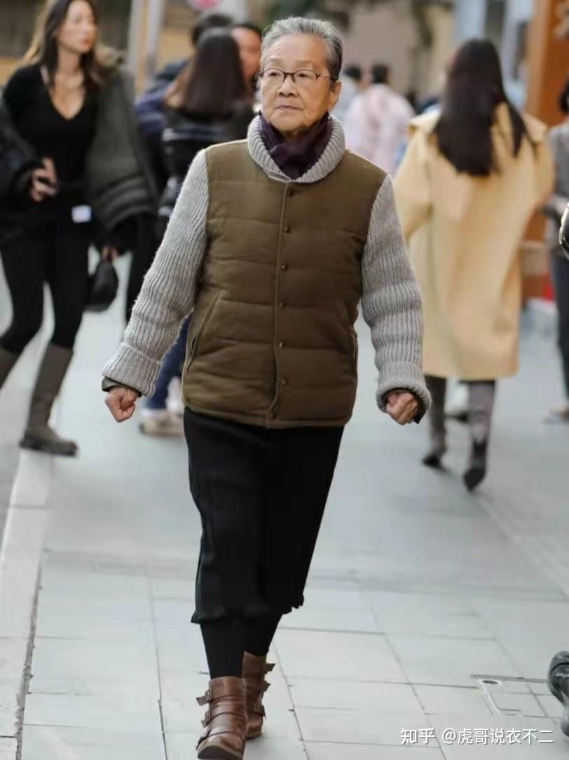 70多岁老人打扮时髦图片