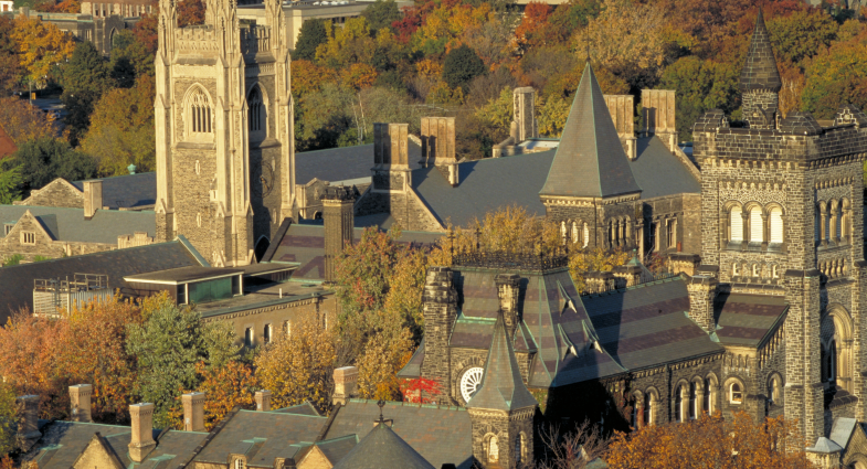 多伦多大学,始建于1827年,坐落在加拿大第一大城市,加拿大的经济心脏