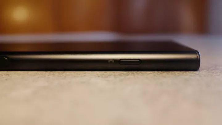 依旧索尼个性,低调实力的索尼 Xperia XZ1
