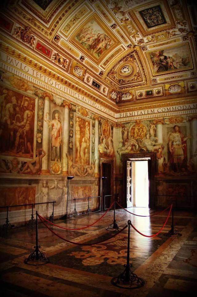 堡内部设置华丽的房间,以备未来教皇遭到围攻时,圣天使城堡可以当作