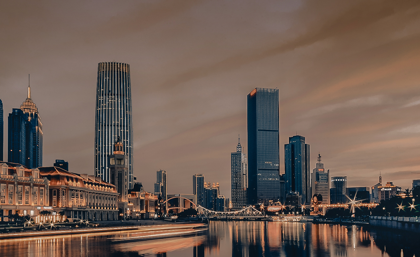 圈粉无数火爆全球——黑橙色调