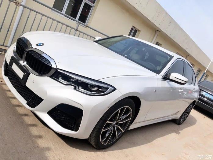 女司机首提21款宝马325lixdrivem运动作业