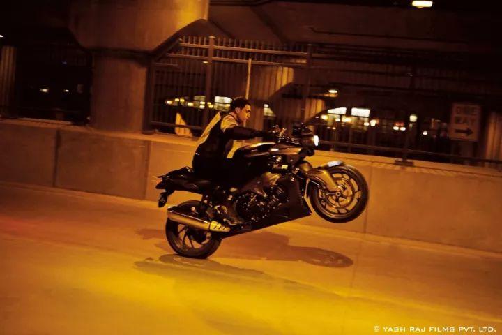 不能错过的车技上天入地的印度电影幻影车神3