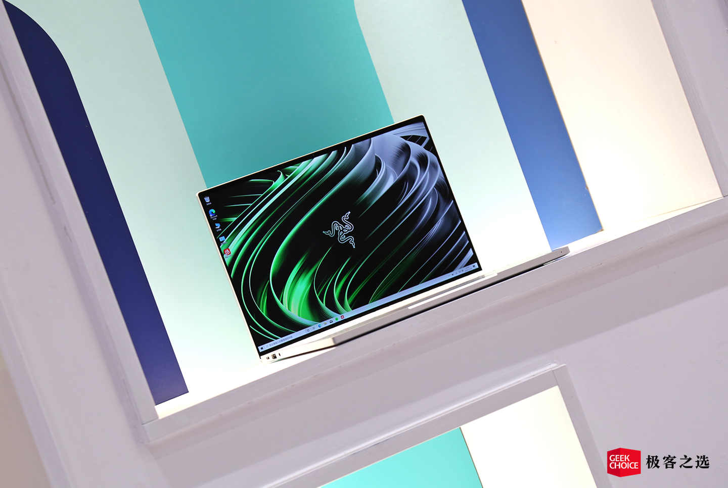 Razer Book 13 体验 令人着迷的四边窄边框 不输macbook 的精致感 知乎 Razer Book 13 体验 令人着迷的四边窄边框 不输macbook 的精致感 知乎