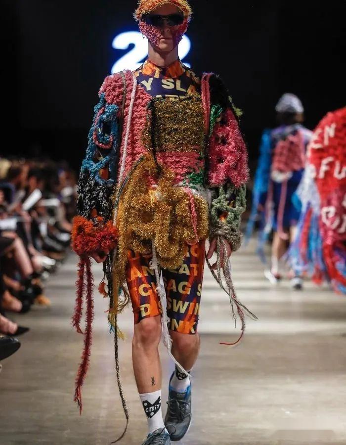 芬兰针织服装设计师juhavehmaanper01用柔软的纱线打破男装的刻板