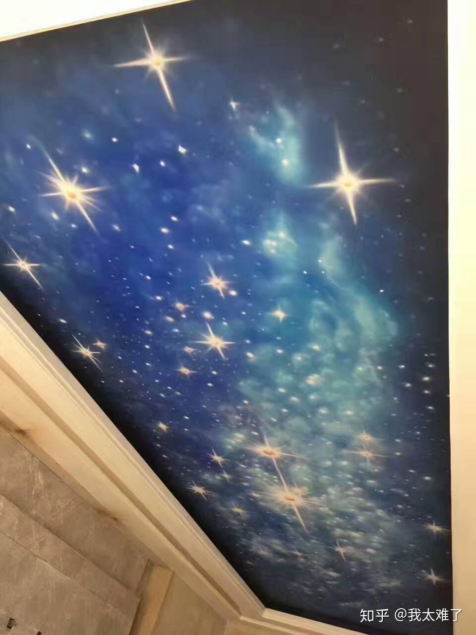 蓝天白云做法:1,首先用天蓝色涂料打底,普通的可以选择蓝色乳胶漆,用