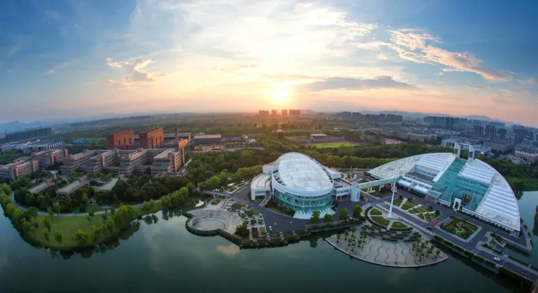 麦格林留学介绍疫情期间无法返澳浙江大学国际课程时间短可抵澳洲课程