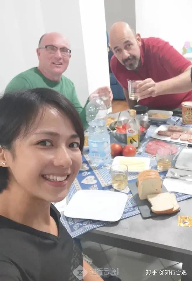 vivi丨澳门首位完赛utmb的美女跑者拄着拐杖筹措抗疫防护物资