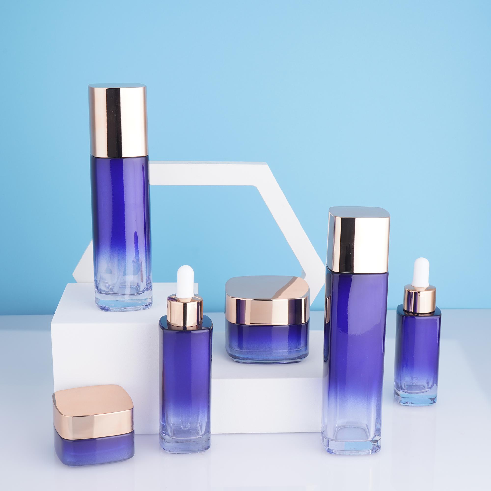 高级感配色的化妆品玻璃瓶关于蓝色与橙色的想象