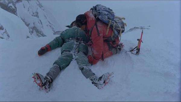 8000米生死抉择,怎么选都可能后悔