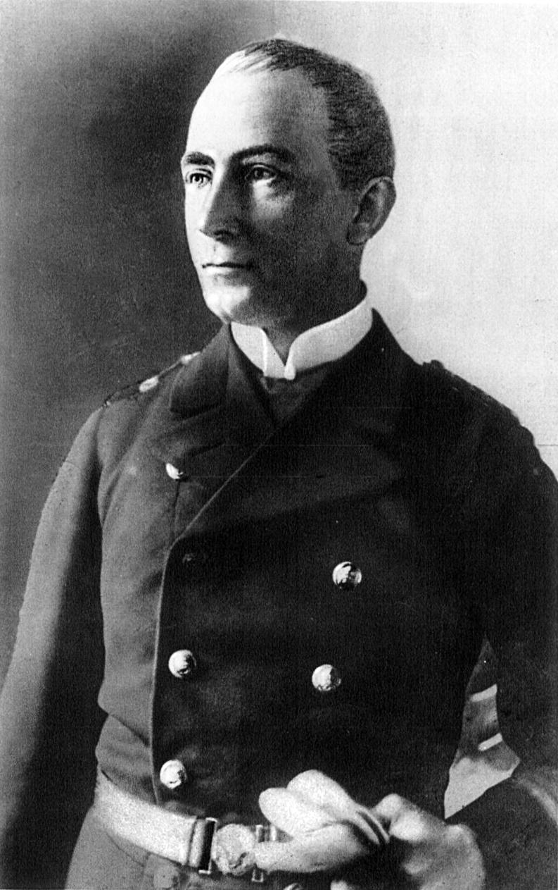 斯佩伯爵(次年晋升中将)接任东亚舰队司令,随即对各舰舰长进行了调换