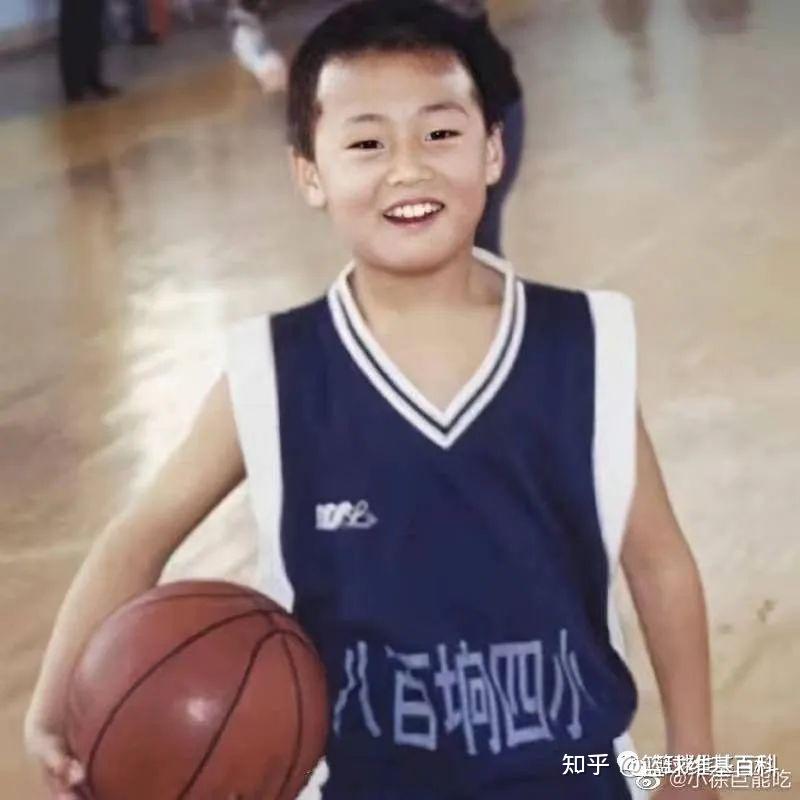 篮球训练营进行特训赵睿小时候就与我国多位男篮名宿有过合照包括姚明
