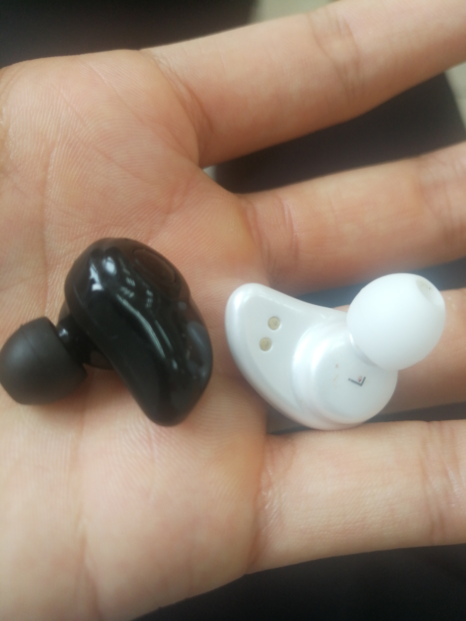 蓝牙耳机怎么才能两个同时连接 v2-b7394f0a63e5bdc77c8d570ea9d49327_r.jpg