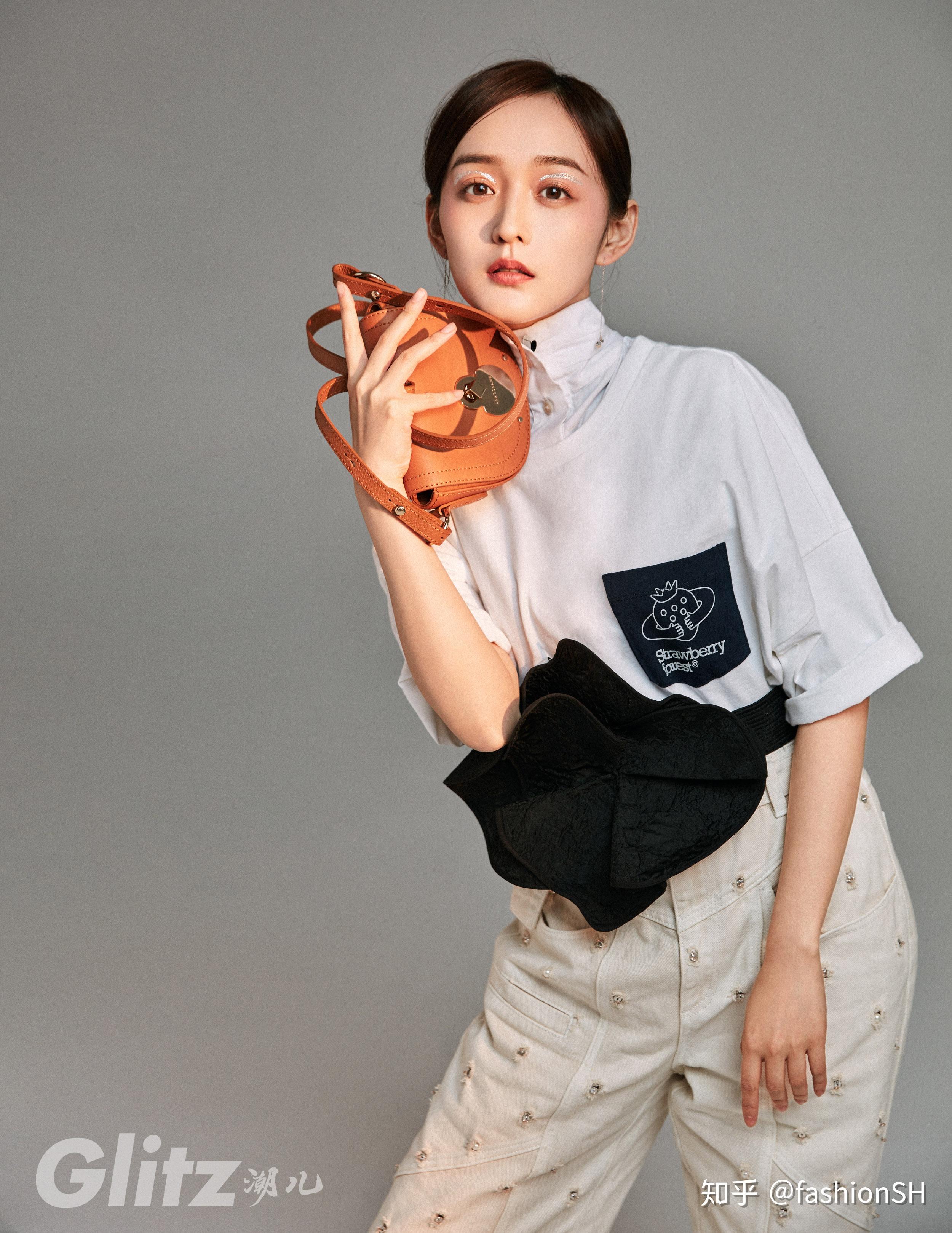 演员何泓姗身穿gap × 摩登天空mvm i.m.o.