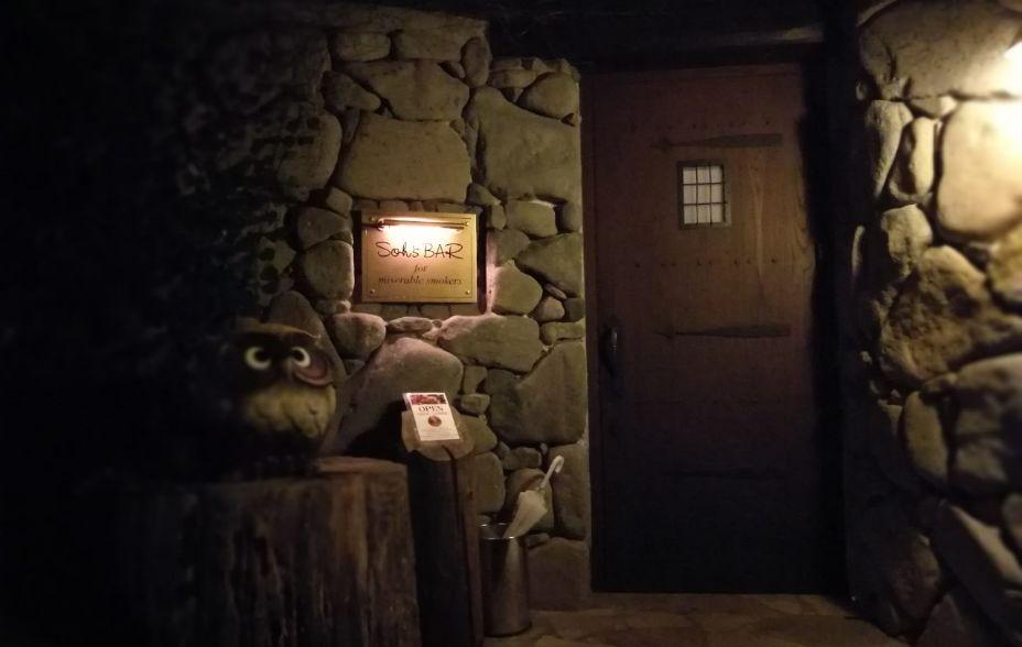 住在日本前世界首富的酒店里什么感觉小镇青年的世界他不懂