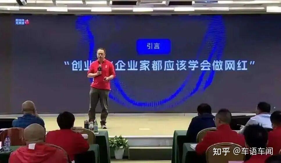 “老汉”下车,明星“上车”