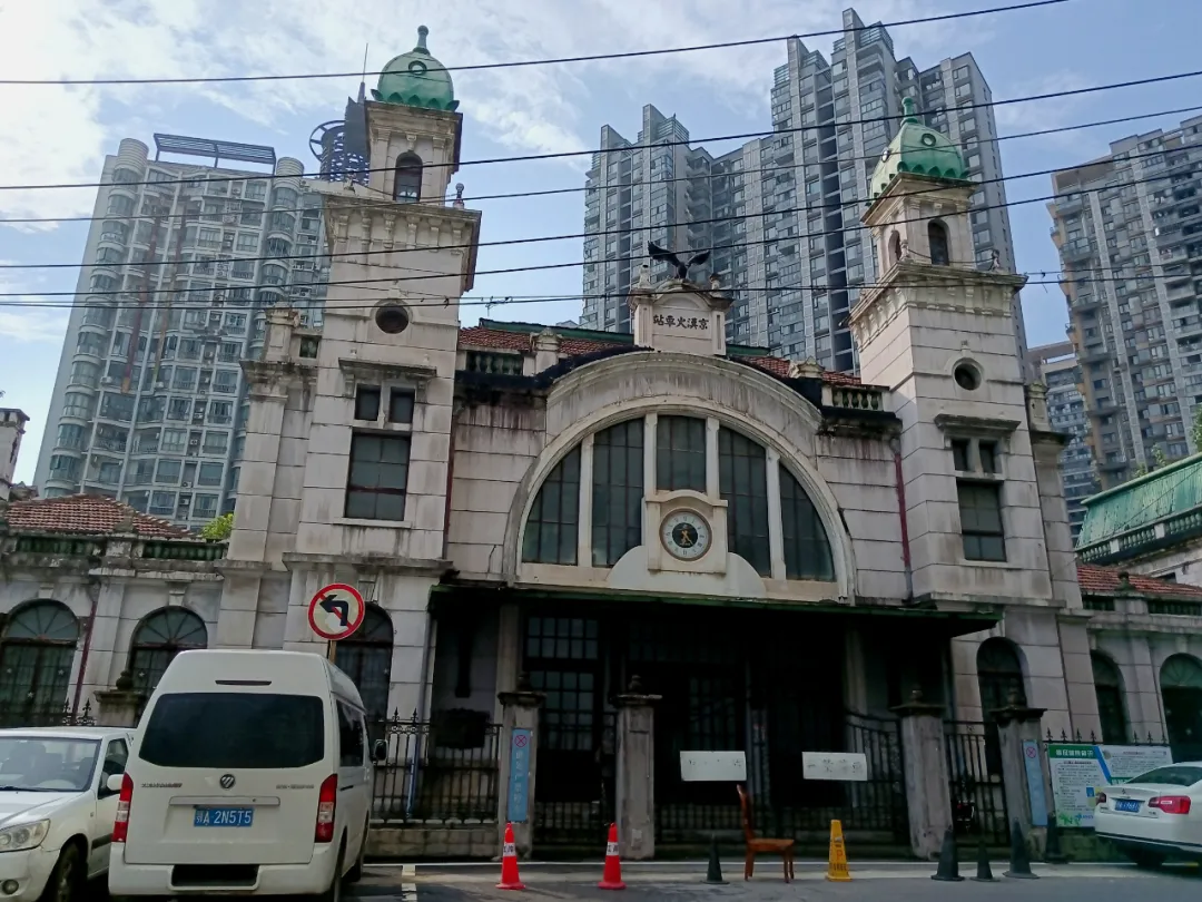【携程攻略】景点,虽然该站已停止使用，但还是台湾最美的火车站。沿着蓝色的海岸线，轰…