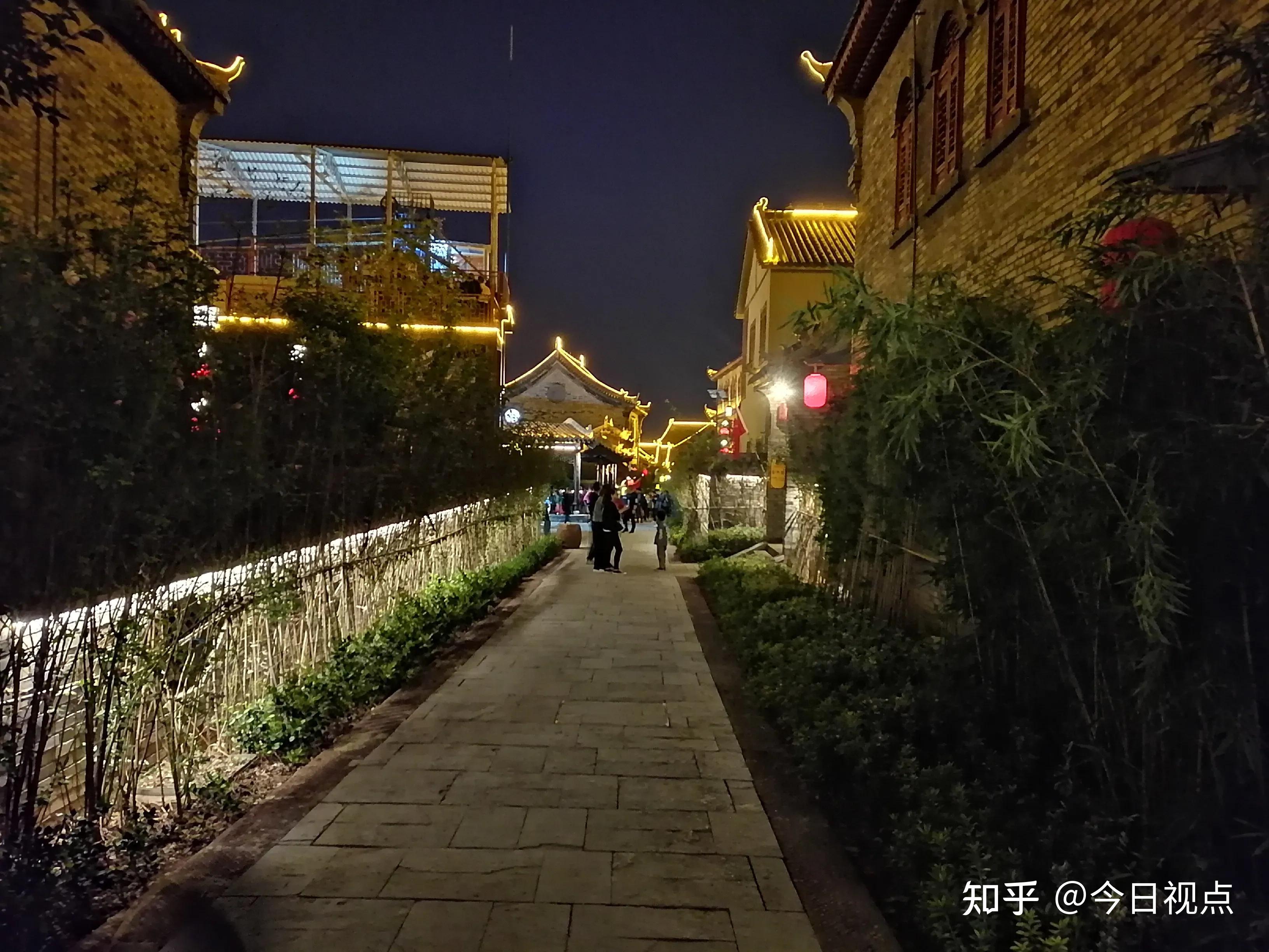 伊川龙凤山古镇夜景图片