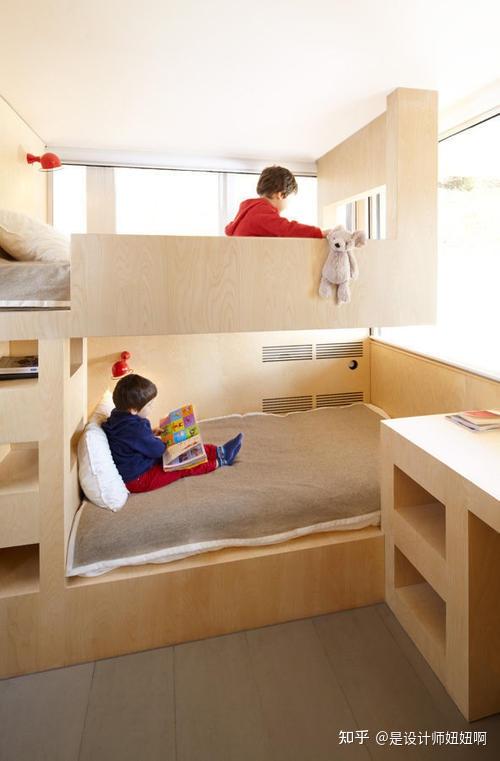 高低床设计平行结构,梯柜沿墙靠近,既安全上下毫无压力,床的另一侧