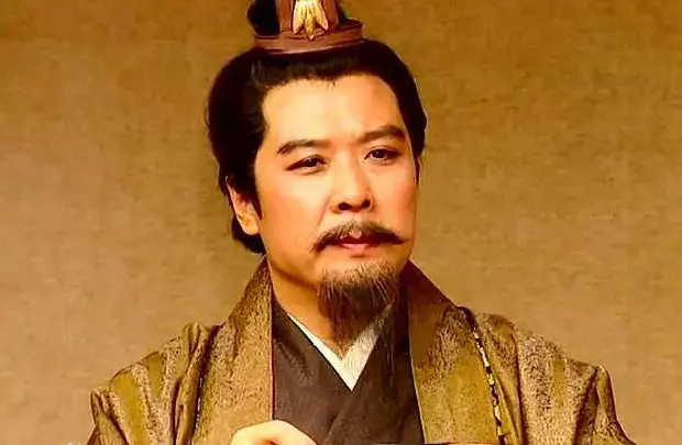 刘备不敢接,主要怕在寿春的袁术.