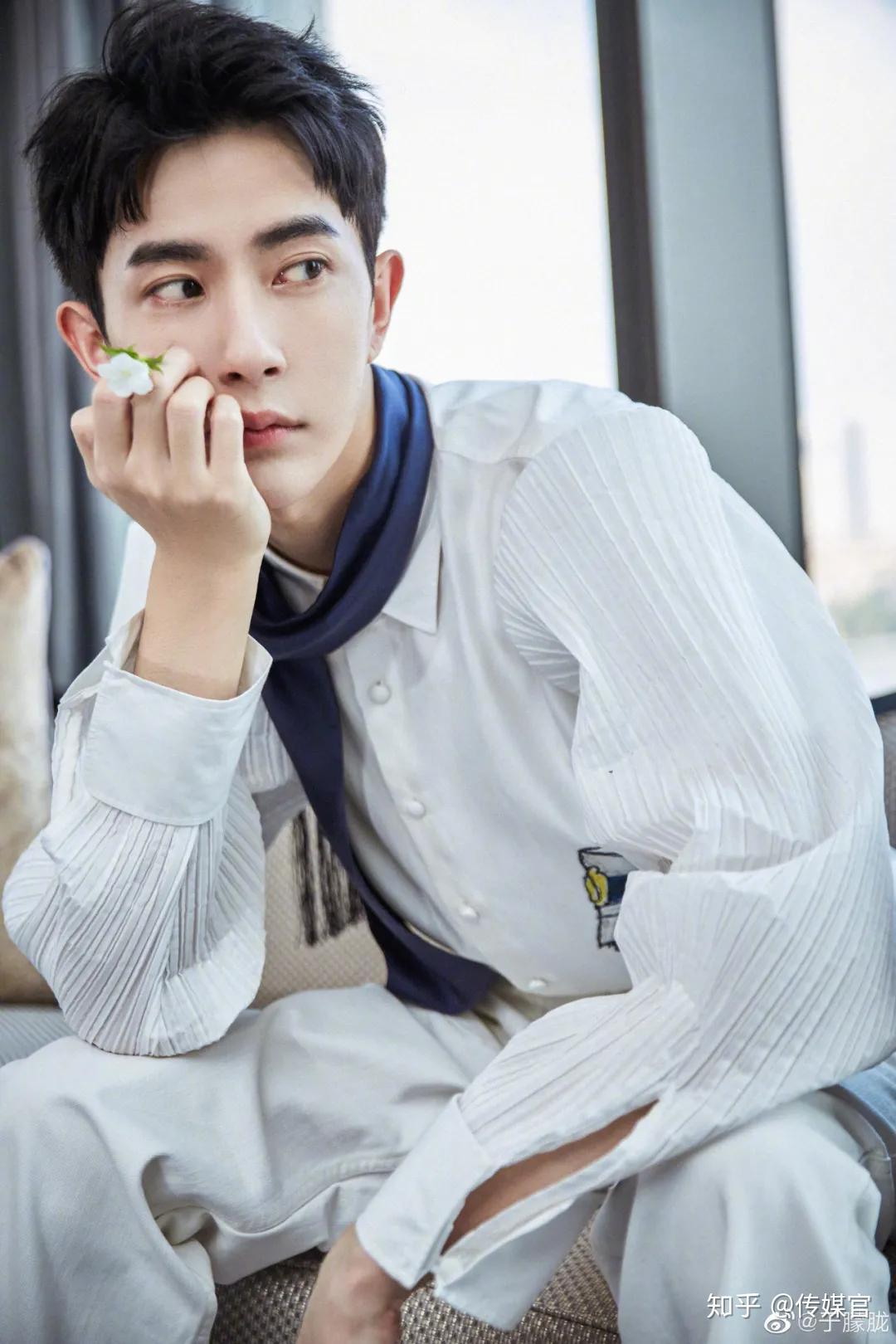 不安于现状不拘泥自我跳出舒适圈的于朦胧如此耀眼