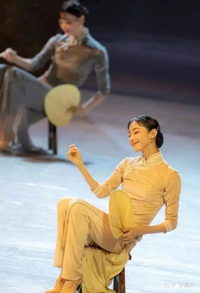 连续2次登上春晚，朱洁静太美了 - 知乎