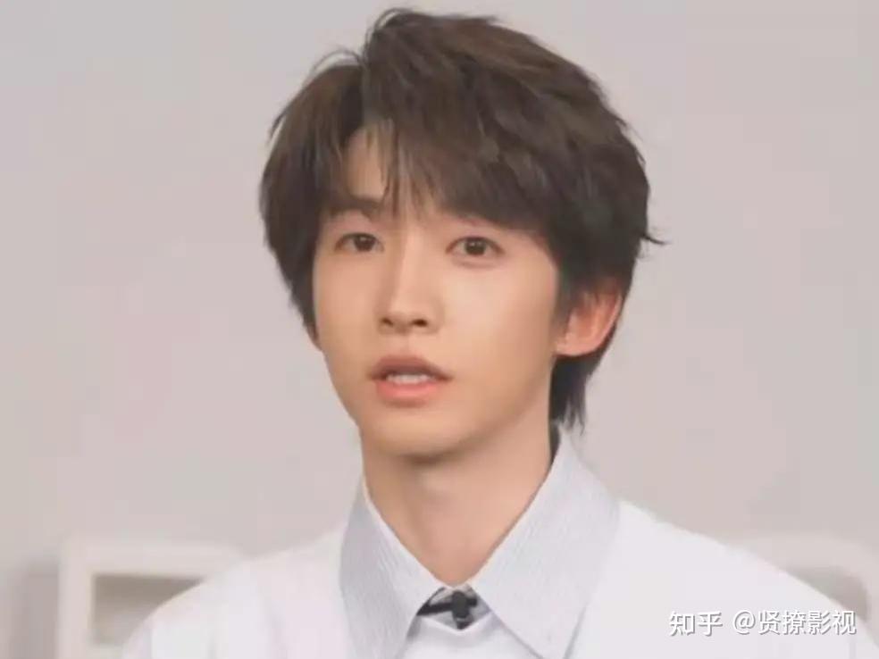 刘诗诗,原名刘诗施,她爷爷是"西河大鼓泰斗"刘田利,在长安大剧院给周