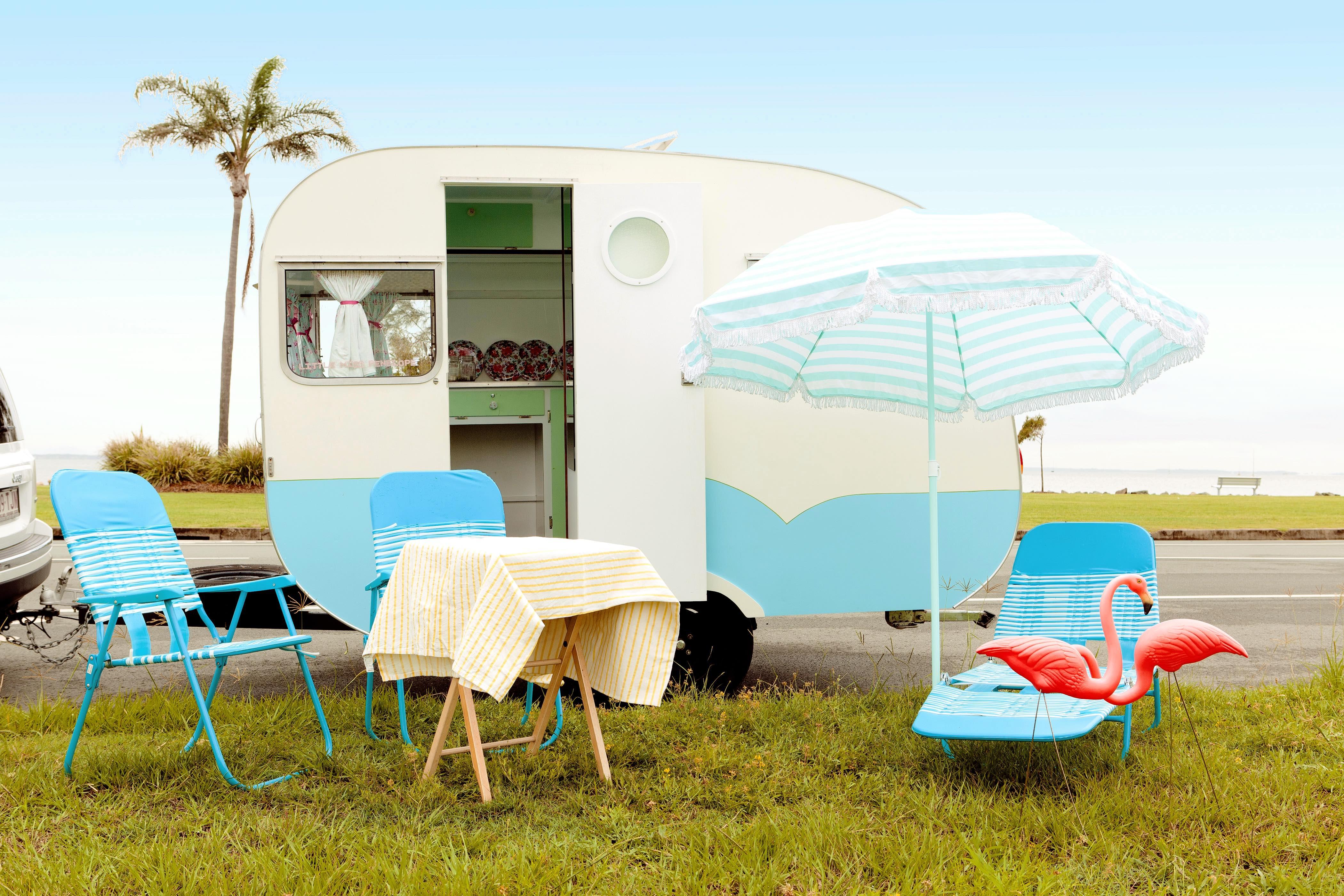 第一次住在清风房车里,躺在床上,抬头就能看见星光和阳光,但最棒的,是