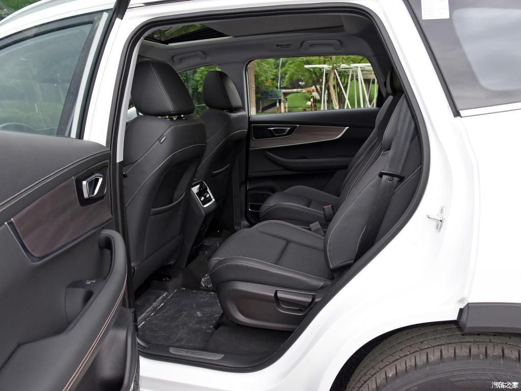 第二排独立座椅是真香瑞虎8六座版静态体验