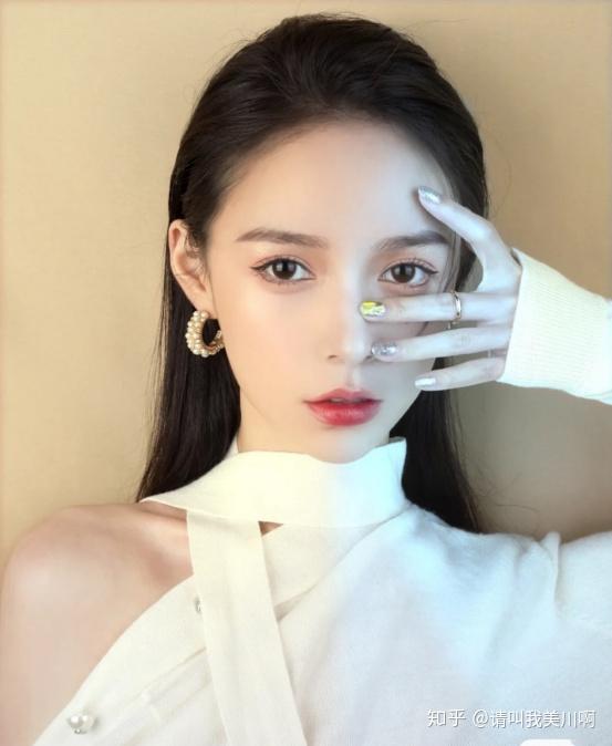 标准网红脸女生好看吗网红脸是讽刺还是夸奖如果经济条件允许的话你会