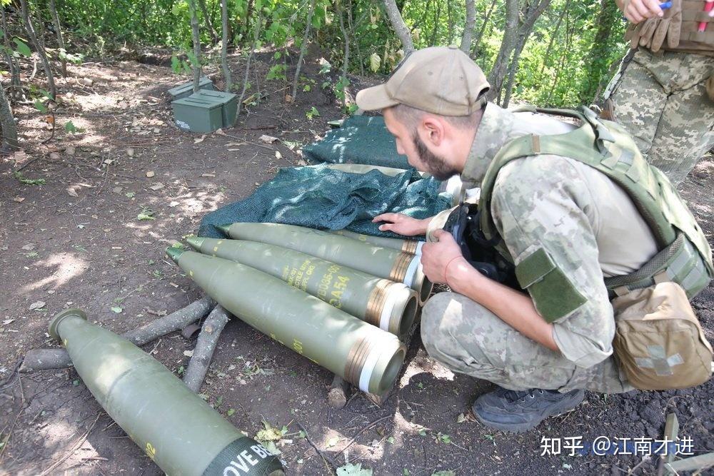 天空新闻:愤怒的镜头似乎显示乌克兰战俘被俄罗斯士兵阉割