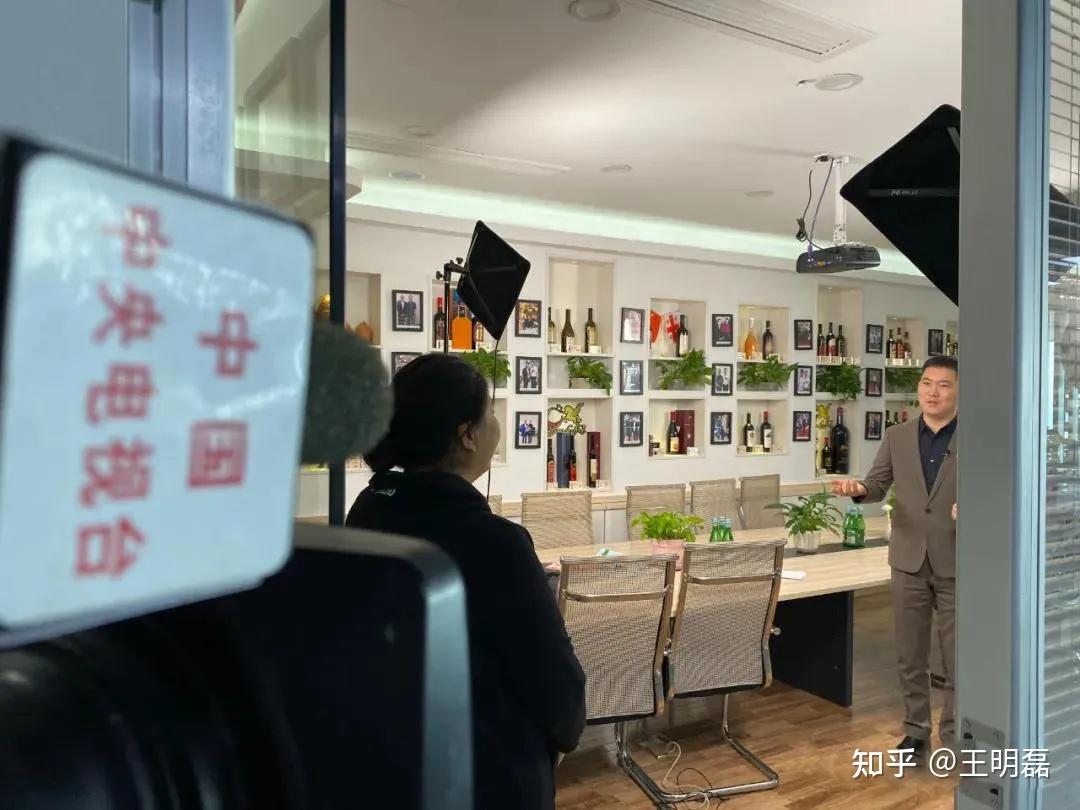 伊小军对格鲁吉亚文化,葡萄酒及农产品等在中国的发展