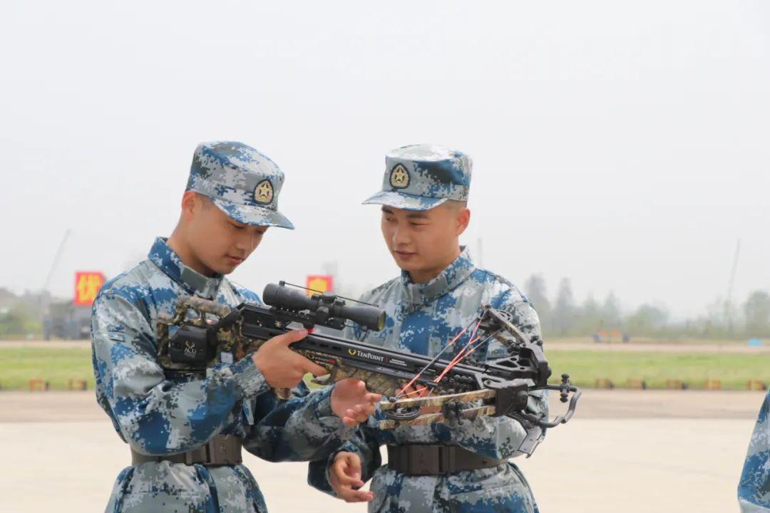 两对孪生兄弟一同走进空降兵部队