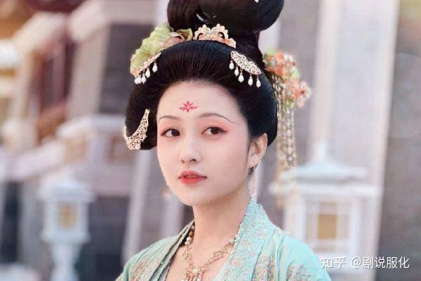 同样是古装发髻,咱们走正常路线美上天不好吗? - 知乎