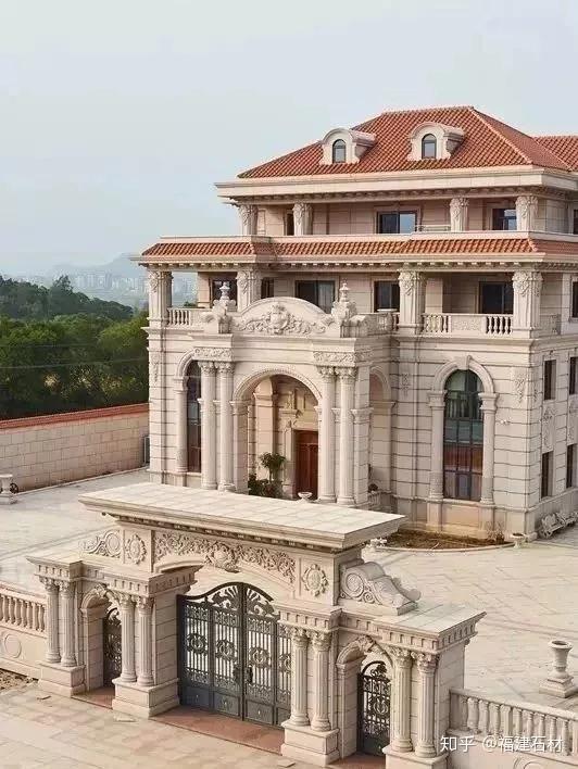 别人家的大门和围栏让人羡慕不已全用大理石华丽又大气