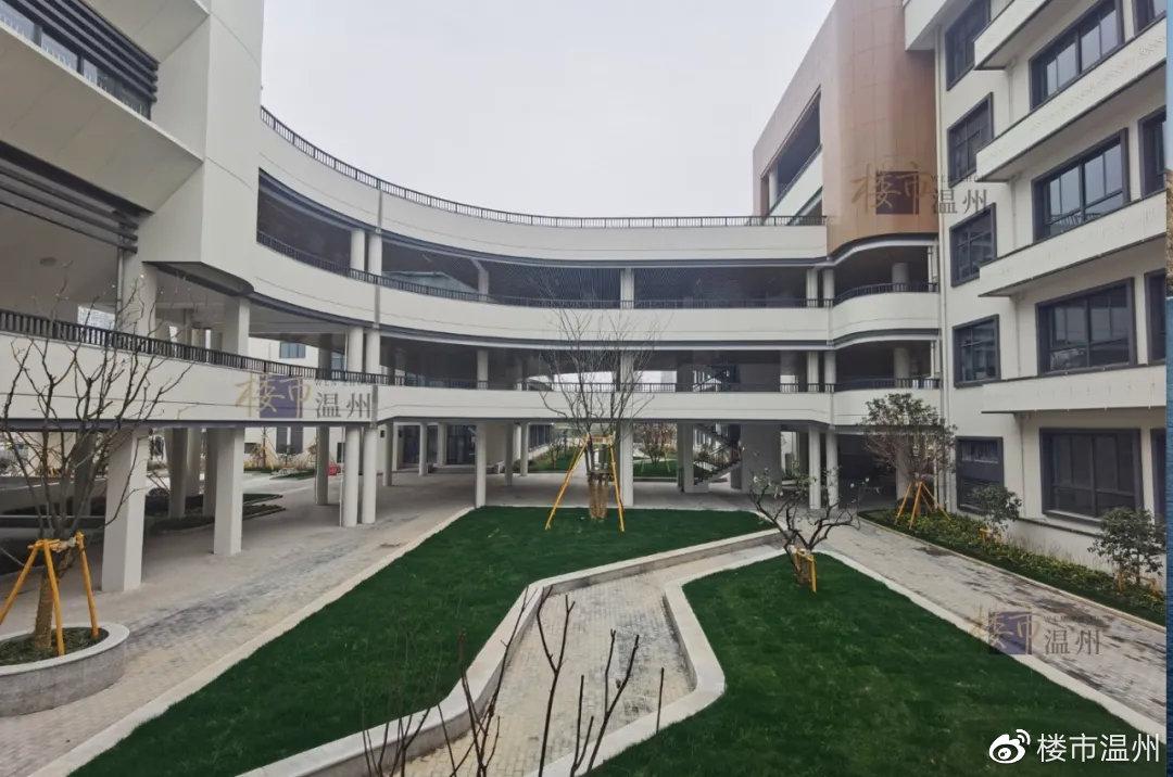 v2-b8c3a0c7bdac68d5954255f2e7b240ad_1440w.jpg?source=172ae18b