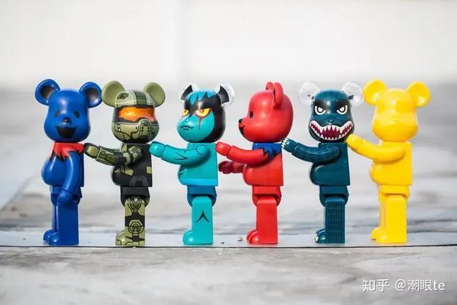 03打破圈子积木熊收藏品