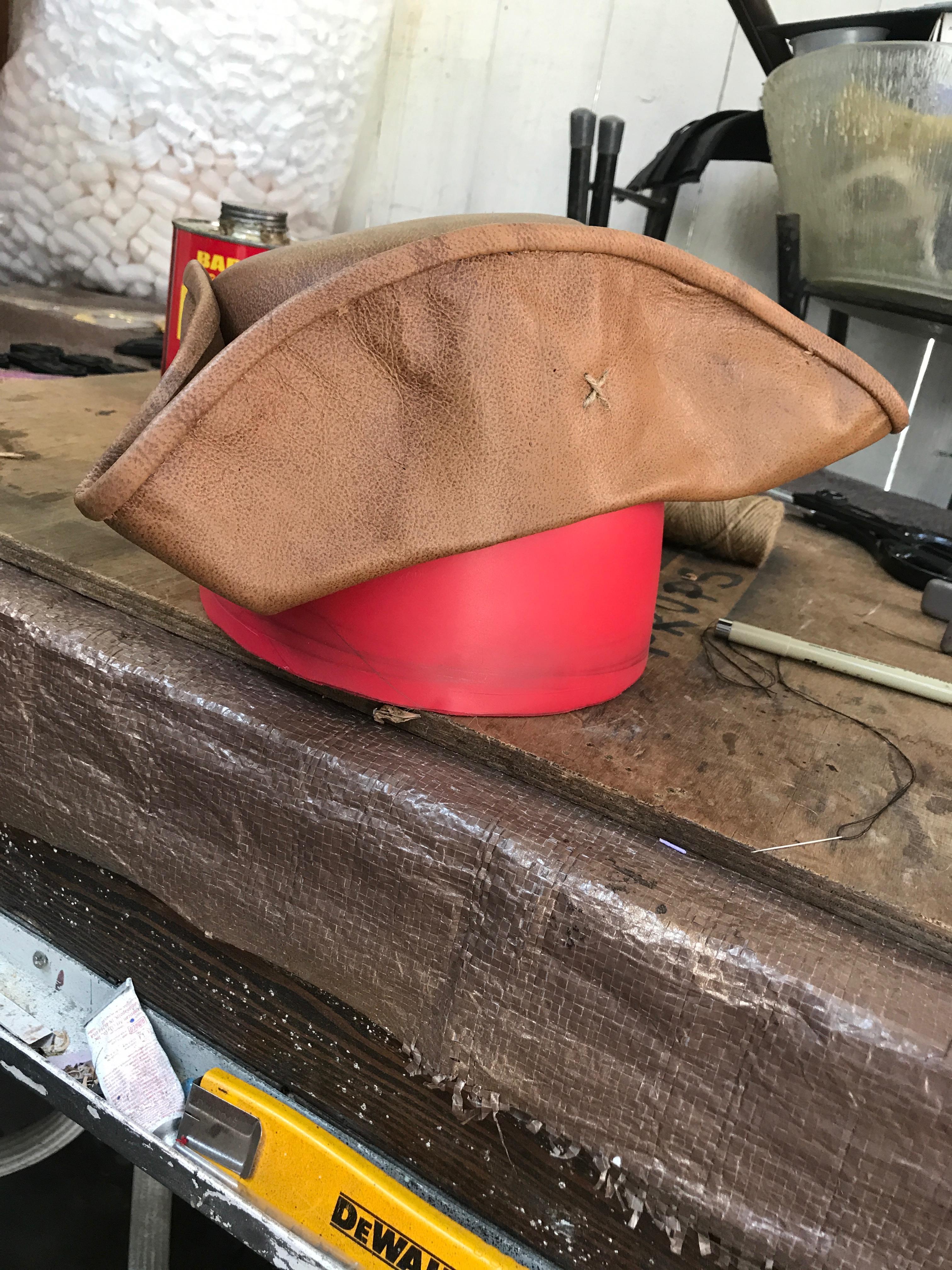 制作一顶杰克船长的海盗三角帽