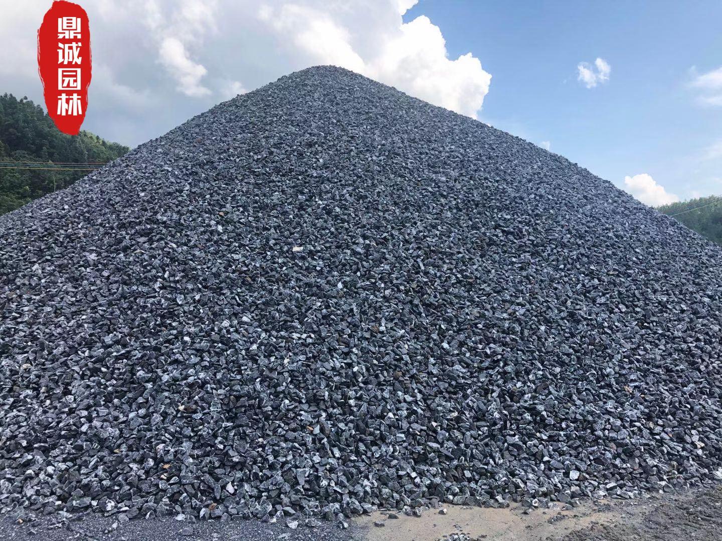 破碎石子铺路效果案例 建筑地基混泥土常用到石材 - 知乎