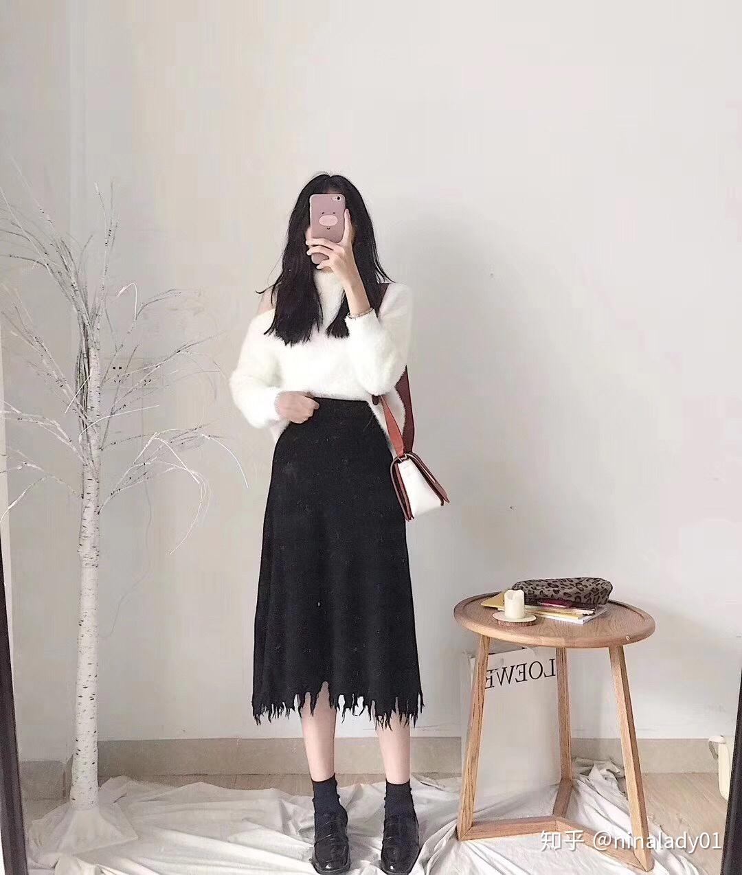 冬天的黑色针织裙配什么样式什么颜色的鞋好看