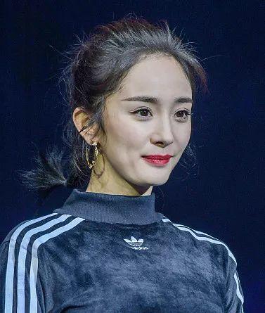 吴昕吃脏脏包发际线扎眼杨幂刘海小胎毛长出来了2017年女星美妆成绩单