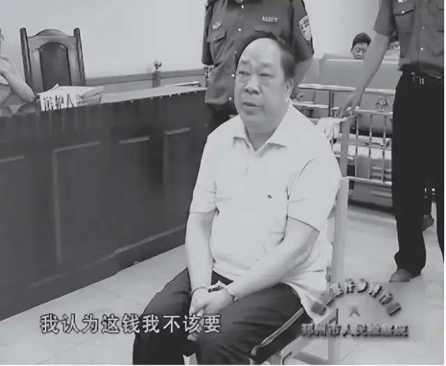 贪官被捕后负隅反抗留美女博士情人送来百万你给的钱没舍得用