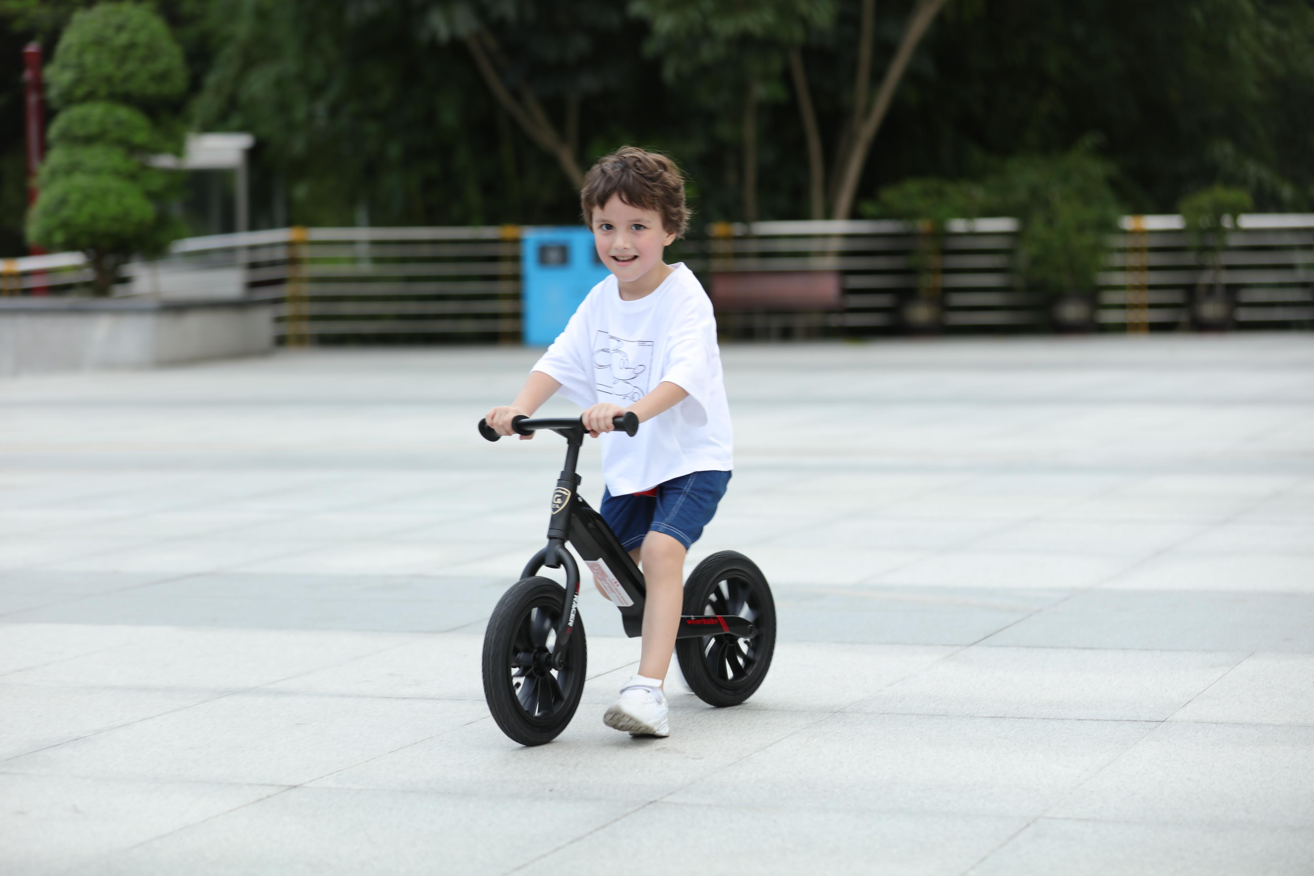 夏季儿童平衡车骑行攻略