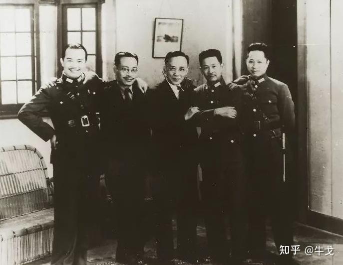 叶挺、叶剑英等佩挂的“中正剑”,是否来自蒋介石的赠予 - 知乎
