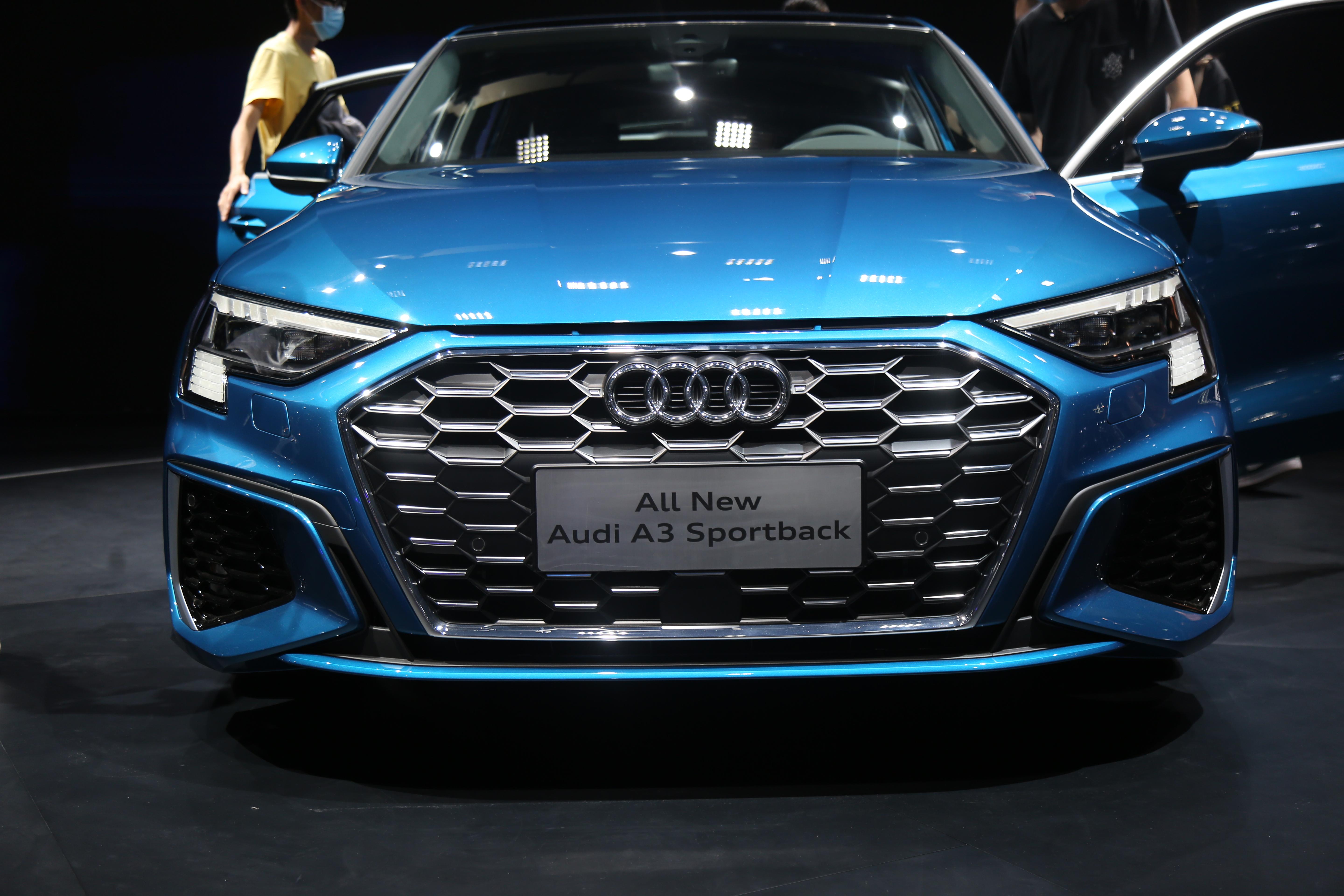 告别高8换壳称号全新奥迪a3两厢实拍