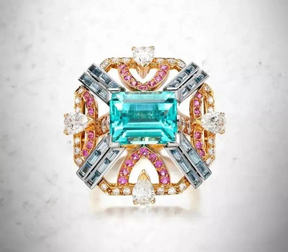 清新却坚毅便是海蓝宝石的霓虹美