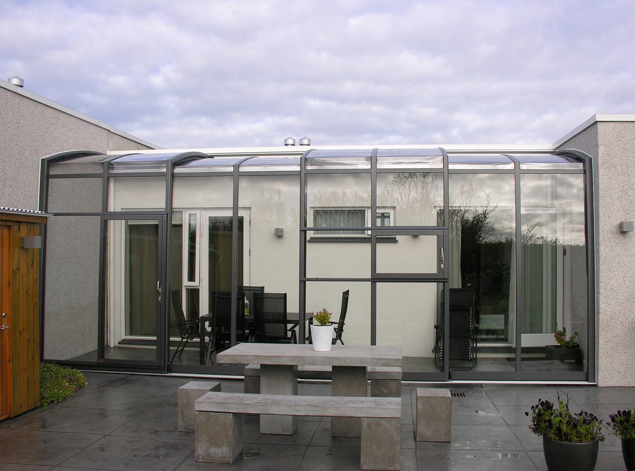 如何使用伸缩移动阳光房打造自己的个人休闲天堂